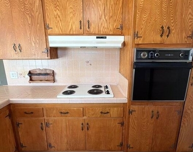215 N Myrtle Avenue - Photo Thumbnail 8
