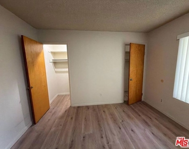 215 N Myrtle Avenue - Photo Thumbnail 13