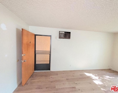 215 N Myrtle Avenue - Photo Thumbnail 6