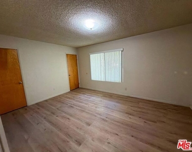 215 N Myrtle Avenue - Photo Thumbnail 11