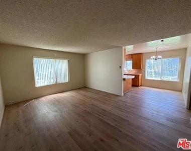 215 N Myrtle Avenue - Photo Thumbnail 4
