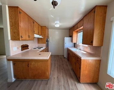 215 N Myrtle Avenue - Photo Thumbnail 7