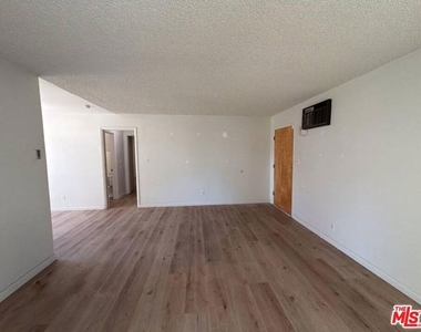 215 N Myrtle Avenue - Photo Thumbnail 5