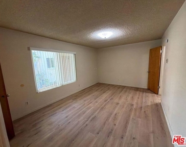 215 N Myrtle Avenue - Photo Thumbnail 14