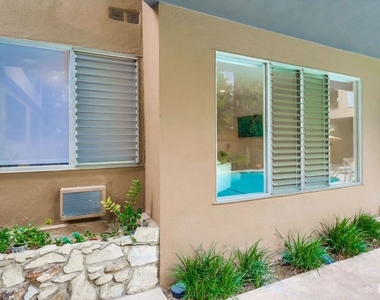 1275 Havenhurst Drive - Photo Thumbnail 5