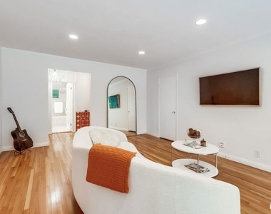 1275 Havenhurst Drive - Photo Thumbnail 8