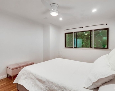 1275 Havenhurst Drive - Photo Thumbnail 32