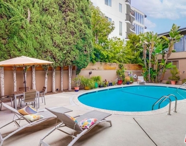 1275 Havenhurst Drive - Photo Thumbnail 50