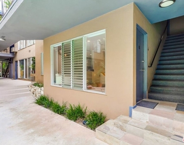 1275 Havenhurst Drive - Photo Thumbnail 4