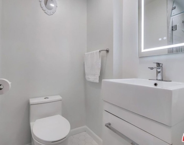 1275 Havenhurst Drive - Photo Thumbnail 34