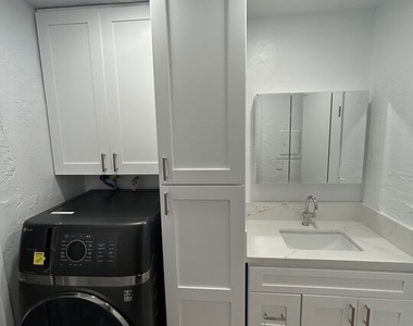 735 W Milford Street - Photo Thumbnail 4