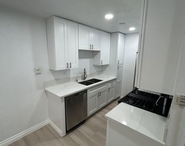 735 W Milford Street - Photo Thumbnail 1