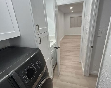 735 W Milford Street - Photo Thumbnail 5