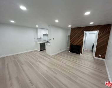 735 W Milford Street - Photo Thumbnail 2