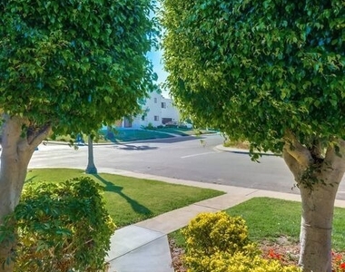 8358 Kittyhawk Avenue - Photo Thumbnail 4