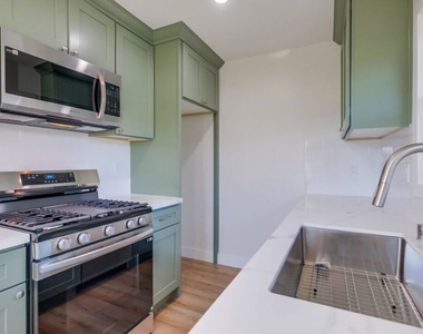8358 Kittyhawk Avenue - Photo Thumbnail 9
