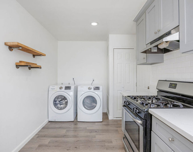 2103 Barclay Street - Photo Thumbnail 4