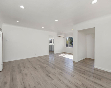 2103 Barclay Street - Photo Thumbnail 1
