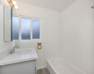 2103 Barclay Street - Photo Thumbnail 7