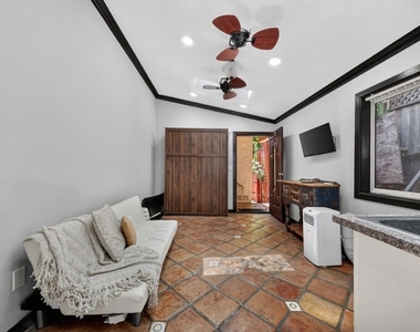 9031 Phyllis Avenue - Photo Thumbnail 11
