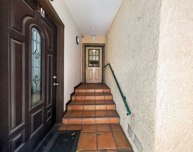 9031 Phyllis Avenue - Photo Thumbnail 5