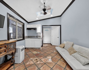 9031 Phyllis Avenue - Photo Thumbnail 16