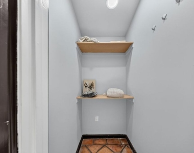 9031 Phyllis Avenue - Photo Thumbnail 14