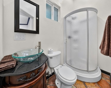 9031 Phyllis Avenue - Photo Thumbnail 15