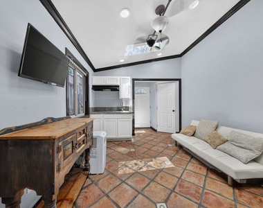 9031 Phyllis Avenue - Photo Thumbnail 7