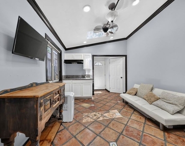 9031 Phyllis Avenue - Photo Thumbnail 13