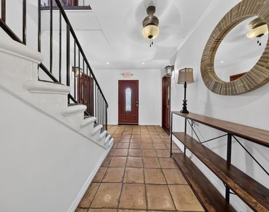 9031 Phyllis Avenue - Photo Thumbnail 4