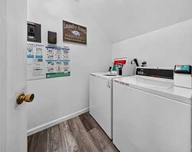 9031 Phyllis Avenue - Photo Thumbnail 19