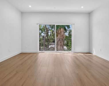 11302 Collins Street - Photo Thumbnail 32