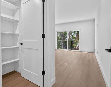 11302 Collins Street - Photo Thumbnail 37