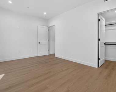 11302 Collins Street - Photo Thumbnail 23