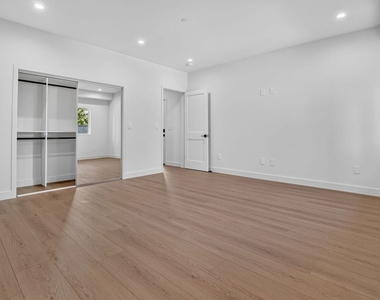 11302 Collins Street - Photo Thumbnail 18
