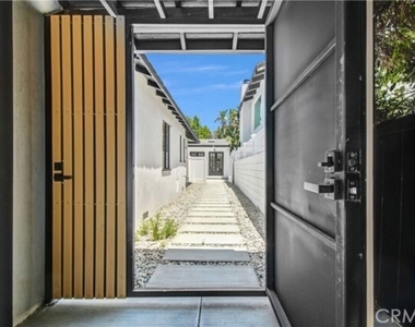 4038 1/2 Denny Avenue - Photo Thumbnail 2