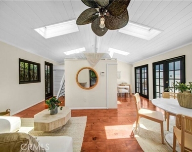 4038 1/2 Denny Avenue - Photo Thumbnail 6
