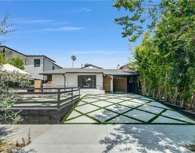 4038 1/2 Denny Avenue - Photo Thumbnail 13