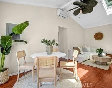 4038 1/2 Denny Avenue - Photo Thumbnail 8