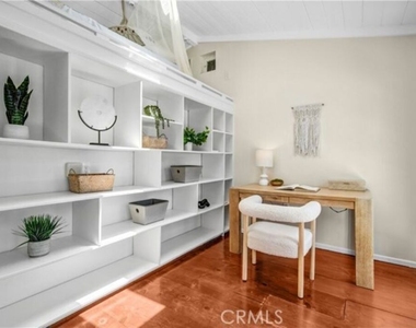4038 1/2 Denny Avenue - Photo Thumbnail 7
