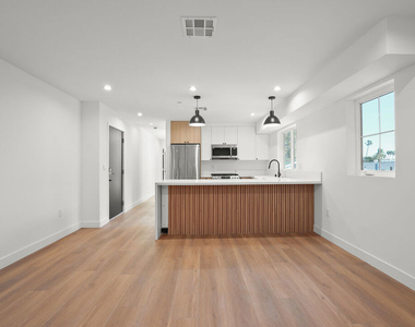 1331 N June Street - Photo Thumbnail 3