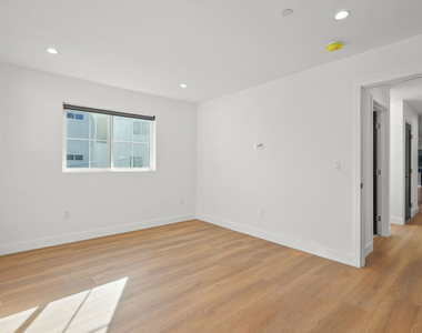 1331 N June Street - Photo Thumbnail 13
