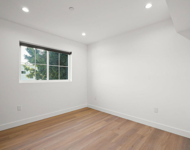 1331 N June Street - Photo Thumbnail 23