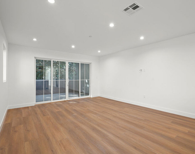 1331 N June Street - Photo Thumbnail 7