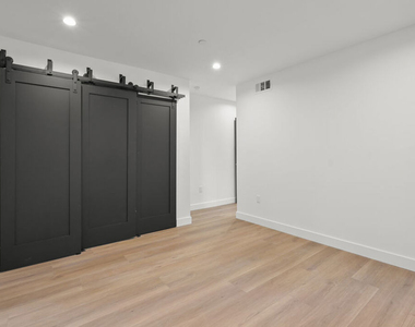1331 N June Street - Photo Thumbnail 26
