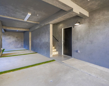 1331 N June Street - Photo Thumbnail 28