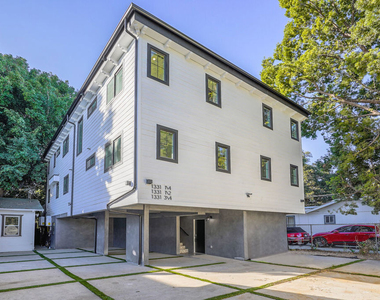 1331 N June Street - Photo Thumbnail 32