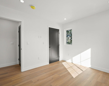 1331 N June Street - Photo Thumbnail 19