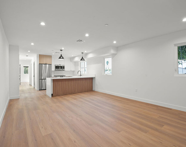 1331 N June Street - Photo Thumbnail 5